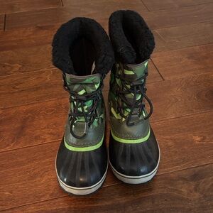SOREL
Yoot Pac Nylon Print Boot - Boys' Size 7